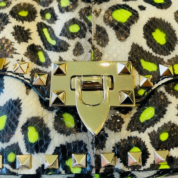 🎉 HP 🎉 Valentino Mini Rockstud Flap Crossbody - Picture 4 of 10
